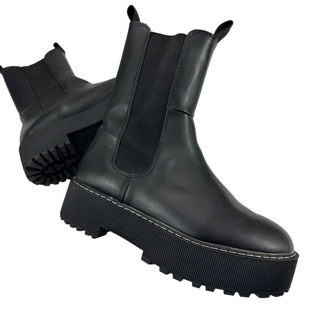 Divided by H&M Women’s Platform Chelsea Boots